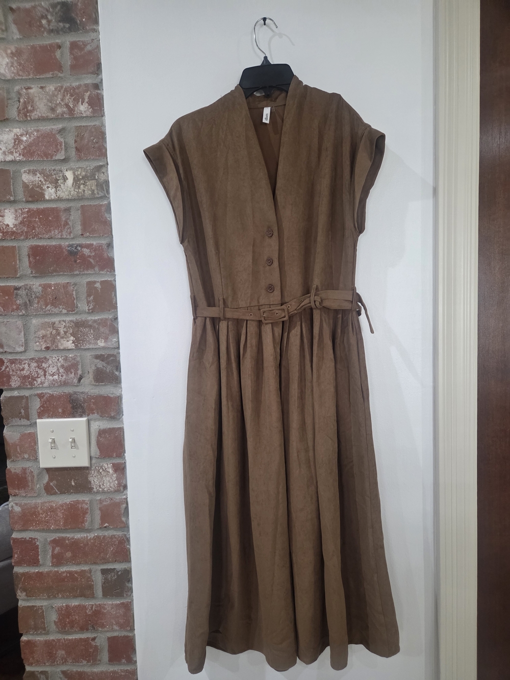 glam Brown V‑Neck Belted Midi Dress